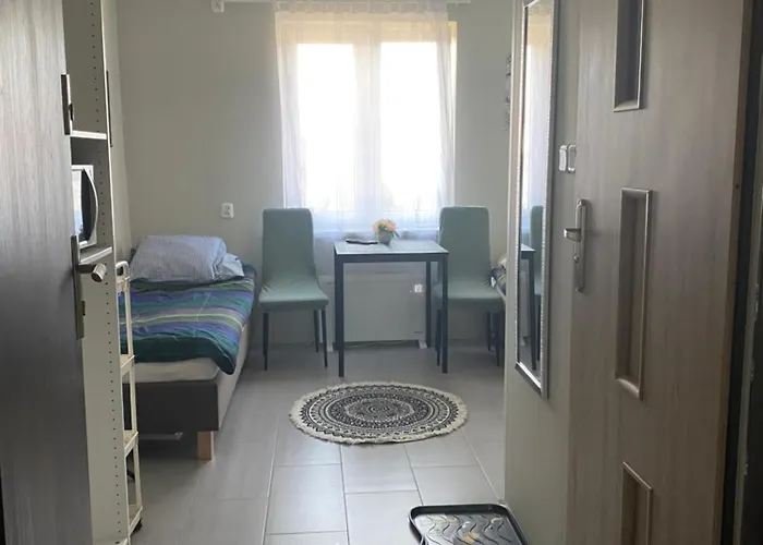 Małe Mieszkanie Blisko Pkp, Pks